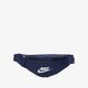 Moteriška liemens rankinė NIKE LIEMENS RANKINĖ SMALL HIP db0488-410 spalva tamsiai mėlyna