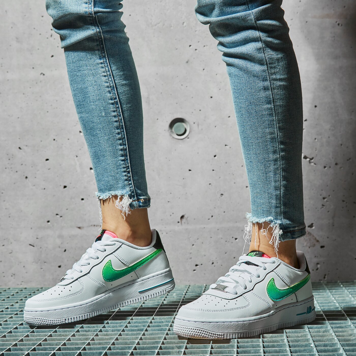 nike air force 1 lv8 sizeer