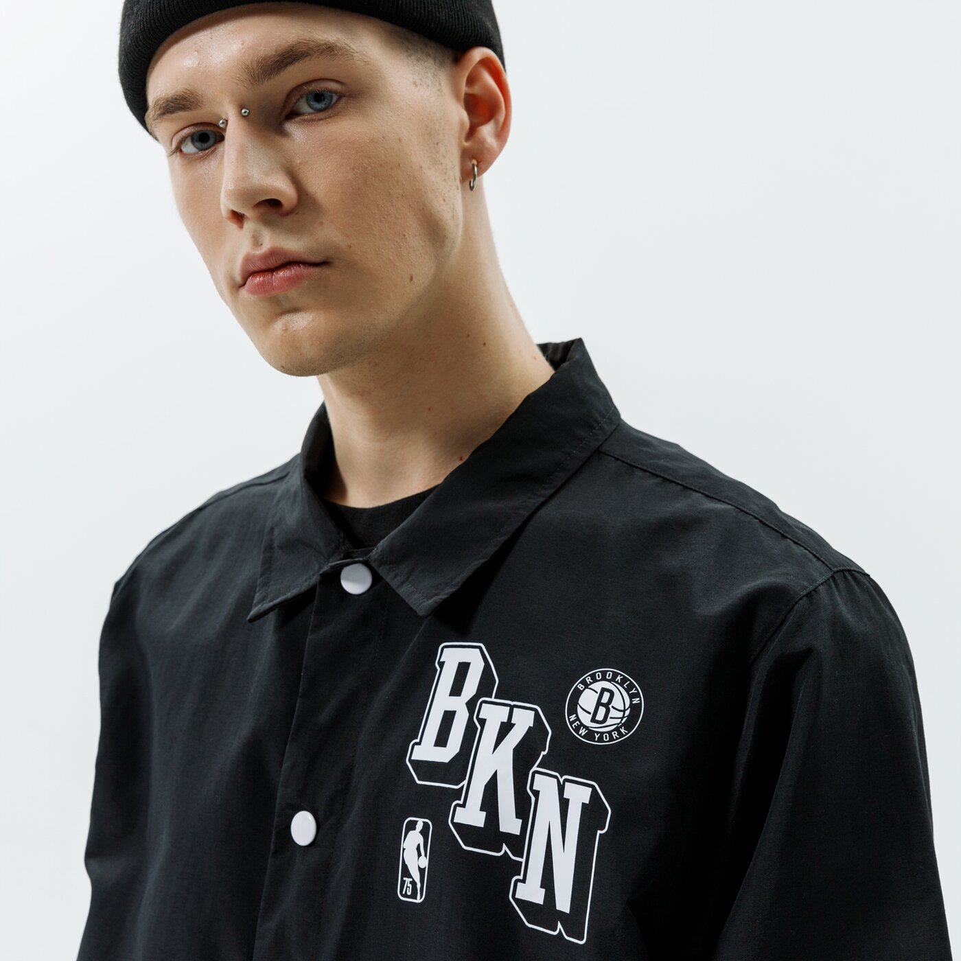 Vyriška rudeninė striukė NIKE STRIUKĖ BKN M NK JKT COACHES CTS 75 NBA db1429-010 spalva juoda