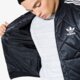 Vyriška rudeninė striukė ADIDAS STRIUKĖ SST QUILTED PRE bs3020 spalva juoda