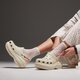 Moteriški sandalai CROCS CLASSIC MEGA CRUSH CLOG 2079882y2 spalva rusvai gelsva