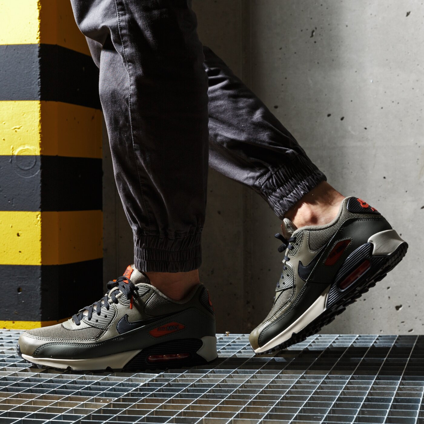 tenis air max essential