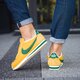Vyriški kedai NIKE CLASSIC CORTEZ NYLON PREM 876873-700 spalva geltona