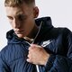 Vyriška žieminė striukė NIKE STRIUKĖ  ŽIEMINĖ M NSW SYN FILL JKT HD FZ bv4683-452 spalva tamsiai mėlyna