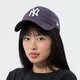 Moteriška kepurė su snapeliu NEW ERA KEPURĖ WMNS ANIMAL PRINT 940 NYY 60240575 spalva violetinė
