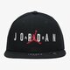 Vaikiška kepurė su snapeliu JORDAN KEPURĖ JAN JORDAN JUMPMAN JR AIR CAP 9a0128-023 spalva juoda