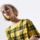 Moteriški marškinėliai NIKE MARŠKINĖLIAI SS W NSW TEE FUTURA PLAID CROP ci1014-703 spalva geltona