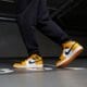 Vyriški kedai AIR JORDAN 1 MID  554724-701 spalva geltona