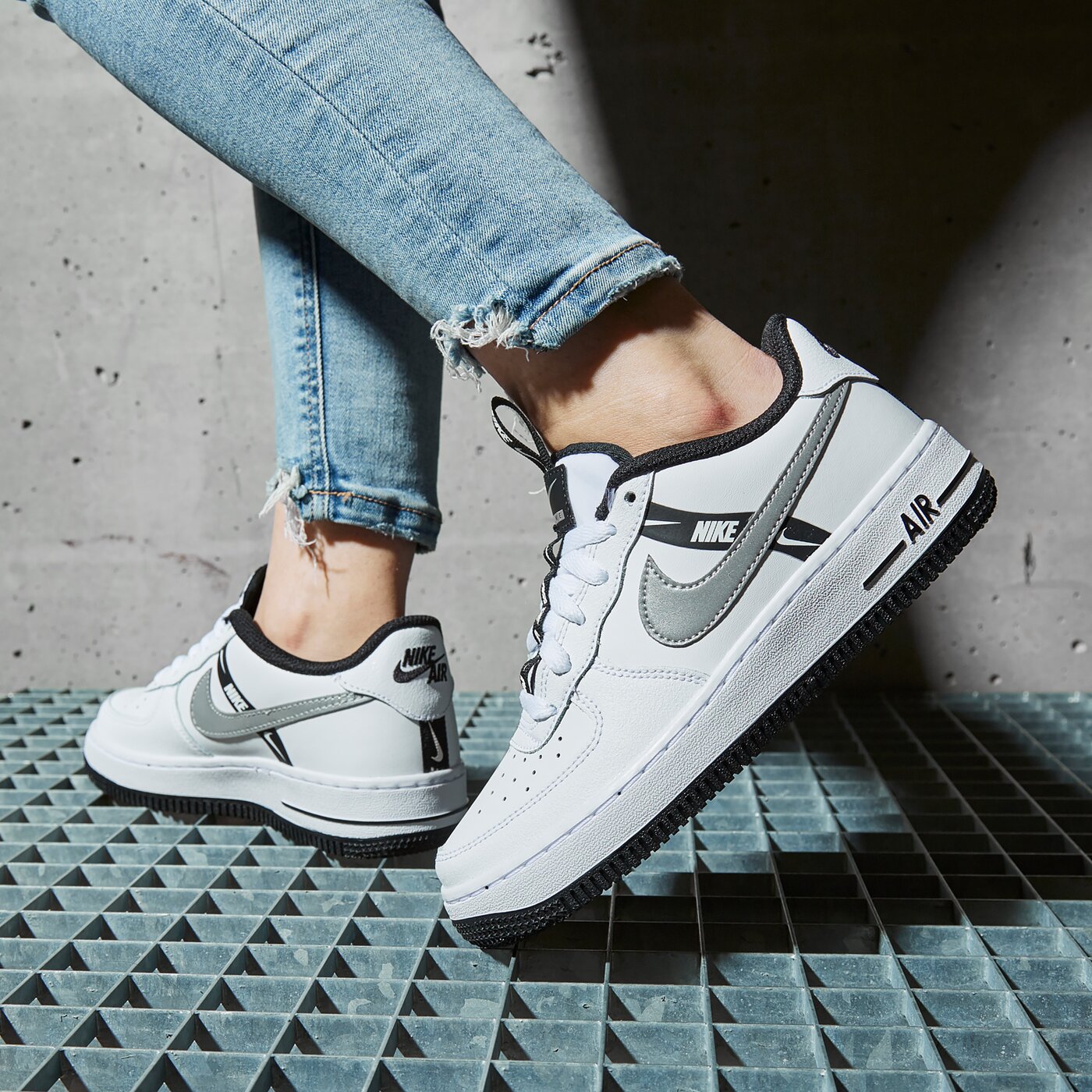 nike air force 1 lv8 sizeer