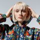 Moteriška pavasarinė striukė VANS STRIUKĖ WM MERCY REVERSIBLE PARKA MULTI TROPIC vn0a34fmvd11 spalva daugiaspalvė