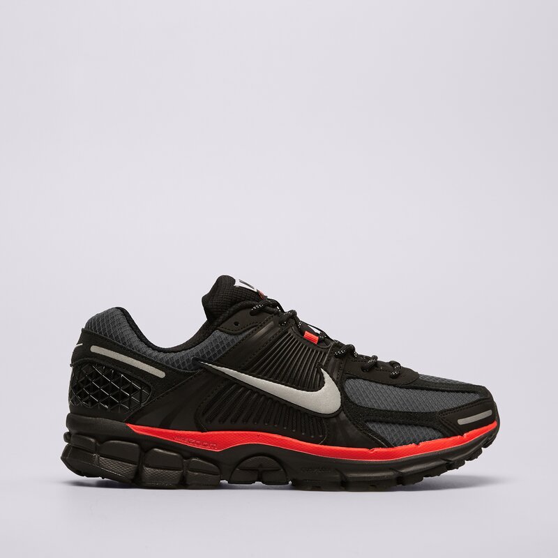 NIKE ZOOM VOMERO 5