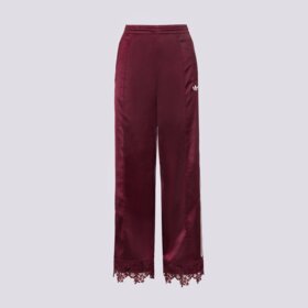 Tamsiai raudona