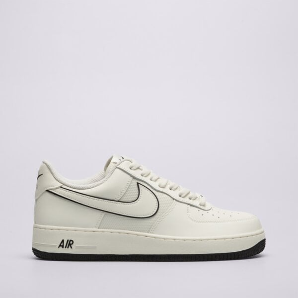 NIKE AIR FORCE 1 '07